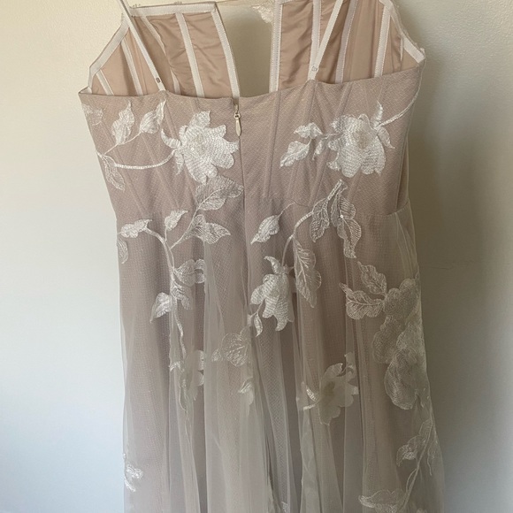 New, Unaltered, Size 16, Willowby by Waters Hutchinson Wedding Gown. - Picture 10 of 13